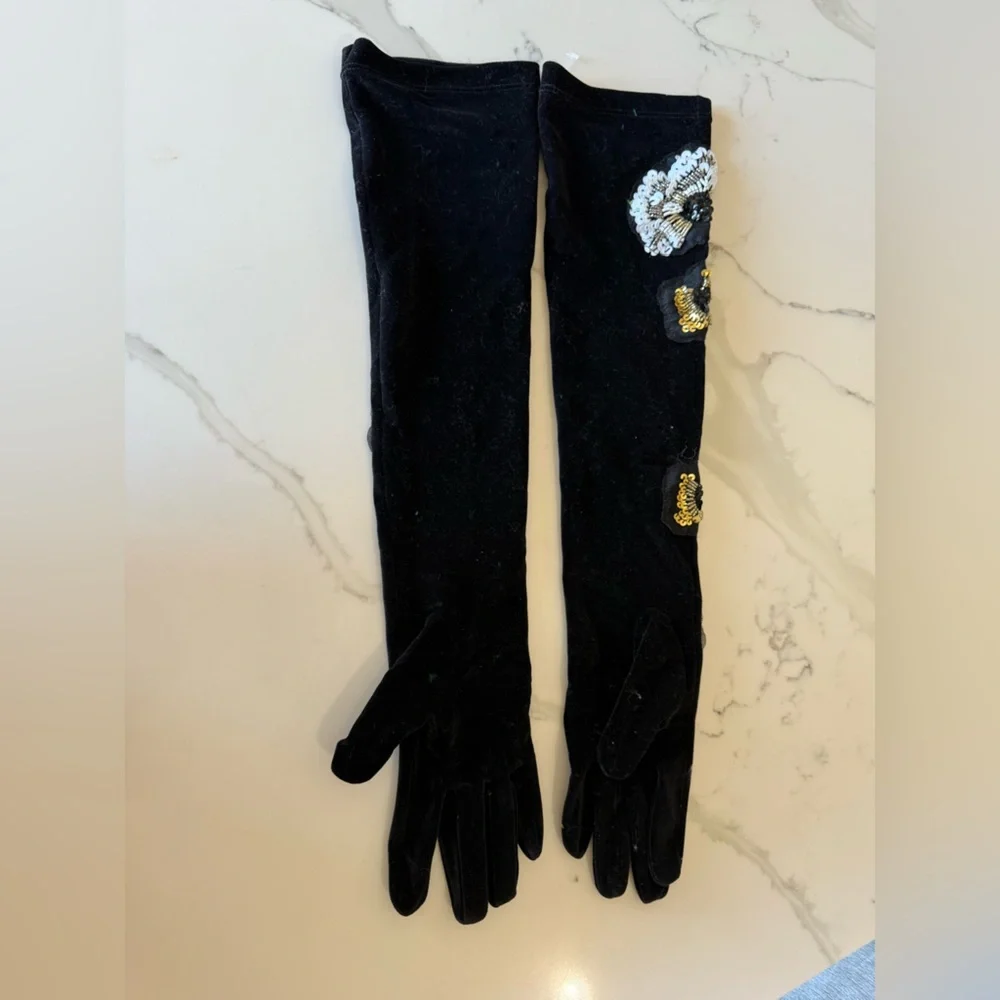 Anthropologie Maeve Black and Gold Sequin Velvet Gloves NEW without tag.